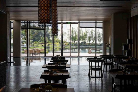 Set di mobili per appartamenti in stile resort resistente all'usura Divano e sedie personalizzati