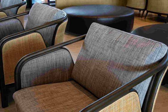 Set di mobili per appartamenti in stile resort resistente all'usura Divano e sedie personalizzati