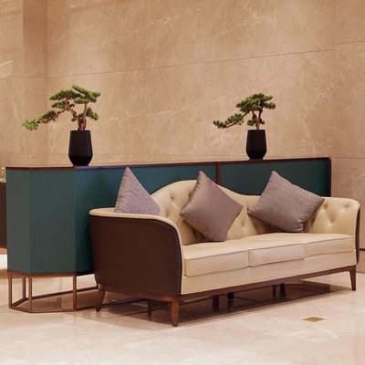 Divano in tessuto finissimo e poltrona sofisticata Set di mobili per la hall dell'hotel