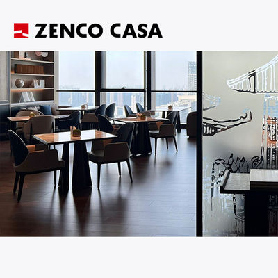 Arredamento per hotel e ristoranti di lusso, compresi i tavoli quadrati in legno massello e le sedie da pranzo in pelle