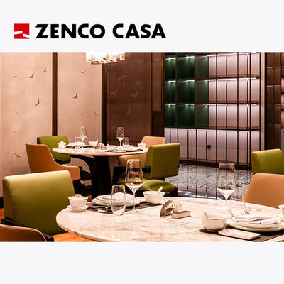 I mobili degli hotel e dei ristoranti includono tavoli rotondi in marmo e sedie da pranzo in pelle