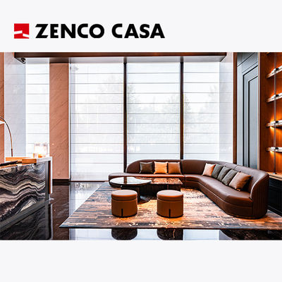 Il set di mobili per il tempo libero dell' hotel include divani in pelle e tavoli da caffè in marmo