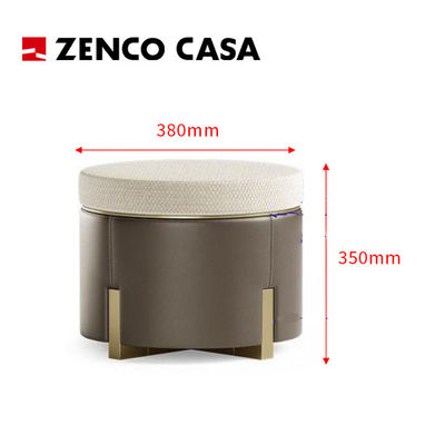 Set di mobili per due camere da letto dell' hotel con letto e divano con cuscini