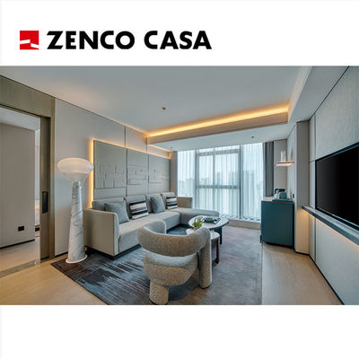 Arredamento moderno per suite d'albergo con king bed, scrivania e sedia, ecc.